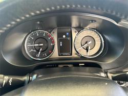 2021 TOYOTA HILUX SR5 (4x4) GUN126R White