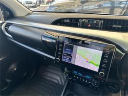 2021 TOYOTA HILUX SR5 (4x4)