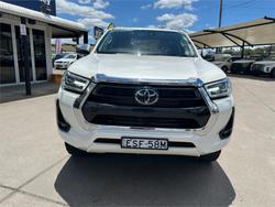 2021 TOYOTA HILUX SR5 (4x4)
