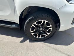 2021 TOYOTA HILUX SR5 (4x4) GUN126R White