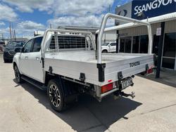 2021 TOYOTA HILUX SR5 (4x4)