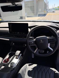 2025 Mitsubishi Outlander Exceed