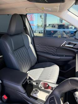 2025 Mitsubishi Outlander Exceed