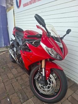 2015 Triumph DAYTONA 675 RED