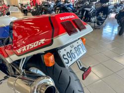 1987 Honda VFR750R (RC30) VFR White