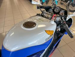 1987 Honda VFR750R (RC30) VFR White