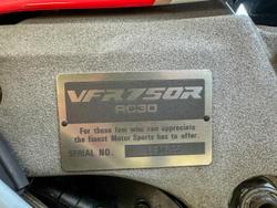 1987 Honda VFR750R (RC30) VFR White