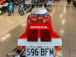 1987 Honda VFR750R (RC30) VFR White