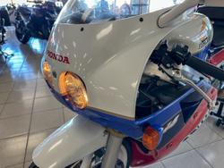 1987 Honda VFR750R (RC30) VFR White