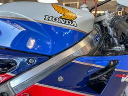 1987 Honda VFR750R (RC30) VFR White