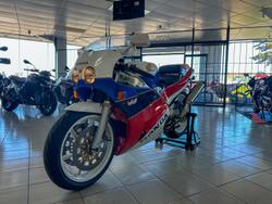 1987 Honda VFR750R (RC30) VFR White