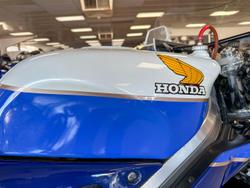 1987 Honda VFR750R (RC30) VFR White