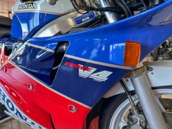 1987 Honda VFR750R (RC30) VFR White