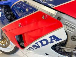 1987 Honda VFR750R (RC30) VFR White