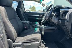 2020 Toyota Hilux SR5