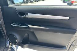 2020 Toyota Hilux SR5