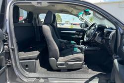 2020 Toyota Hilux SR5