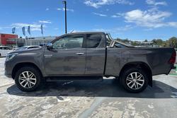 2020 Toyota Hilux SR5