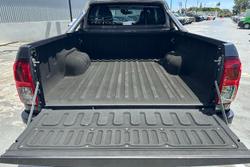 2020 Toyota Hilux SR5