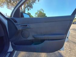 2010 Holden Commodore Omega VE MY10 Heron White