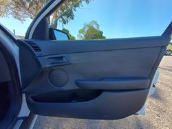 2010 Holden Commodore Omega VE MY10 Heron White