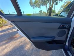 2010 Holden Commodore Omega VE MY10 Heron White