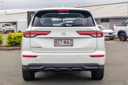 2024 Mitsubishi Outlander ES