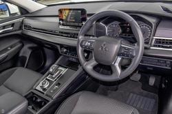 2024 Mitsubishi Outlander ES