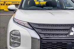 2024 Mitsubishi Outlander ES