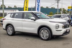 2024 Mitsubishi Outlander ES