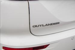 2024 Mitsubishi Outlander ES