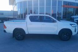 2024 Toyota Hilux SR