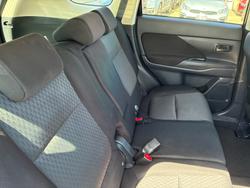 2013 Mitsubishi Outlander ES