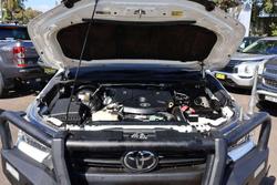 2022 Toyota Hilux SR