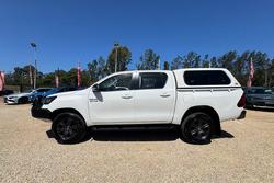 2023 Toyota Hilux SR