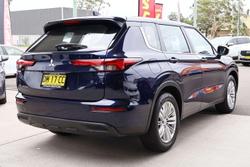 2024 Mitsubishi Outlander ES