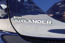 2024 Mitsubishi Outlander ES