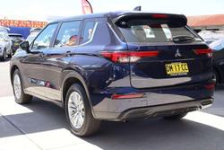 2024 Mitsubishi Outlander ES