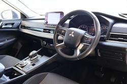 2024 Mitsubishi Outlander ES