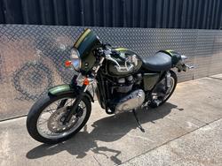 2012 Triumph THRUXTON 900 GREEN