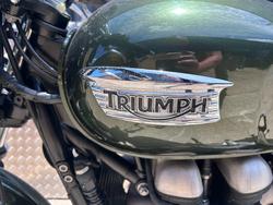 2012 Triumph THRUXTON 900 GREEN
