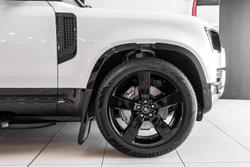 2025 Land Rover Defender 110 D350 X-Dynamic SE