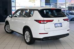 2024 Mitsubishi Outlander ES