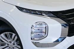 2024 Mitsubishi Outlander ES