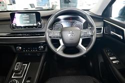 2024 Mitsubishi Outlander ES