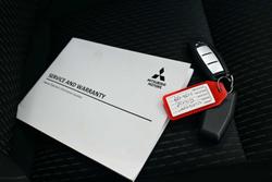 2024 Mitsubishi Outlander ES