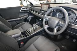 2024 Mitsubishi Outlander ES