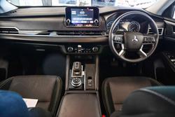 2024 Mitsubishi Outlander ES