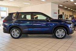 2024 Mitsubishi Outlander ES