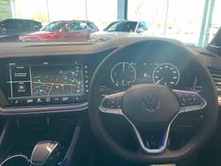 2025 Volkswagen Touareg R